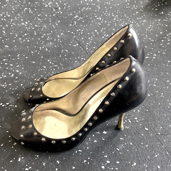 Guess size 5/12 black leather gold stiletto with studs - Picture 4 of 4